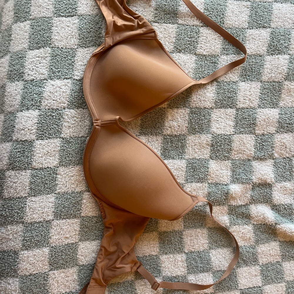 SKIMS Tan / Nude Bra